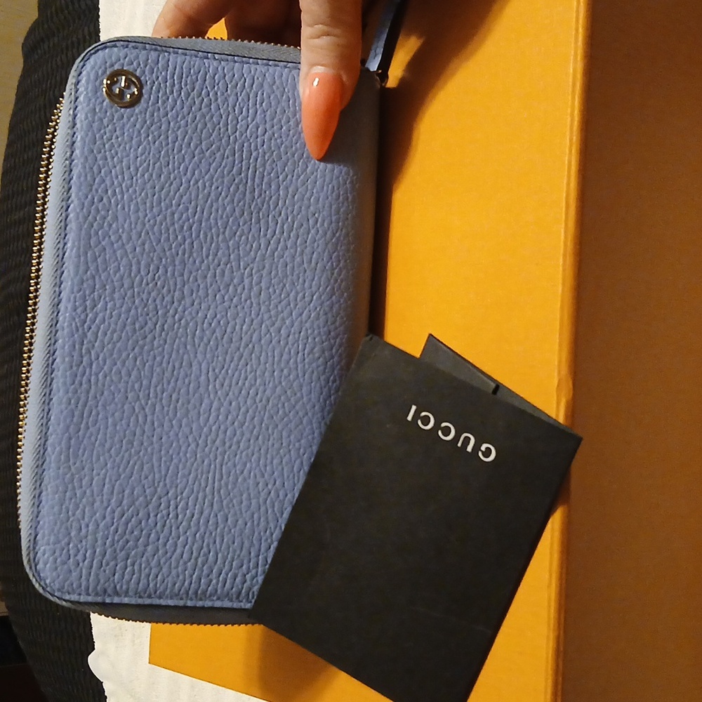 Authentic gucci wallet
